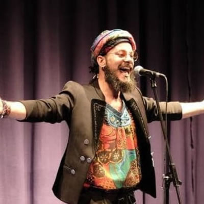Da Novara a New York per far trionfare la sua musica da cantautore